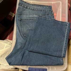 Old Navy boot cut stretchy jeans, brand new